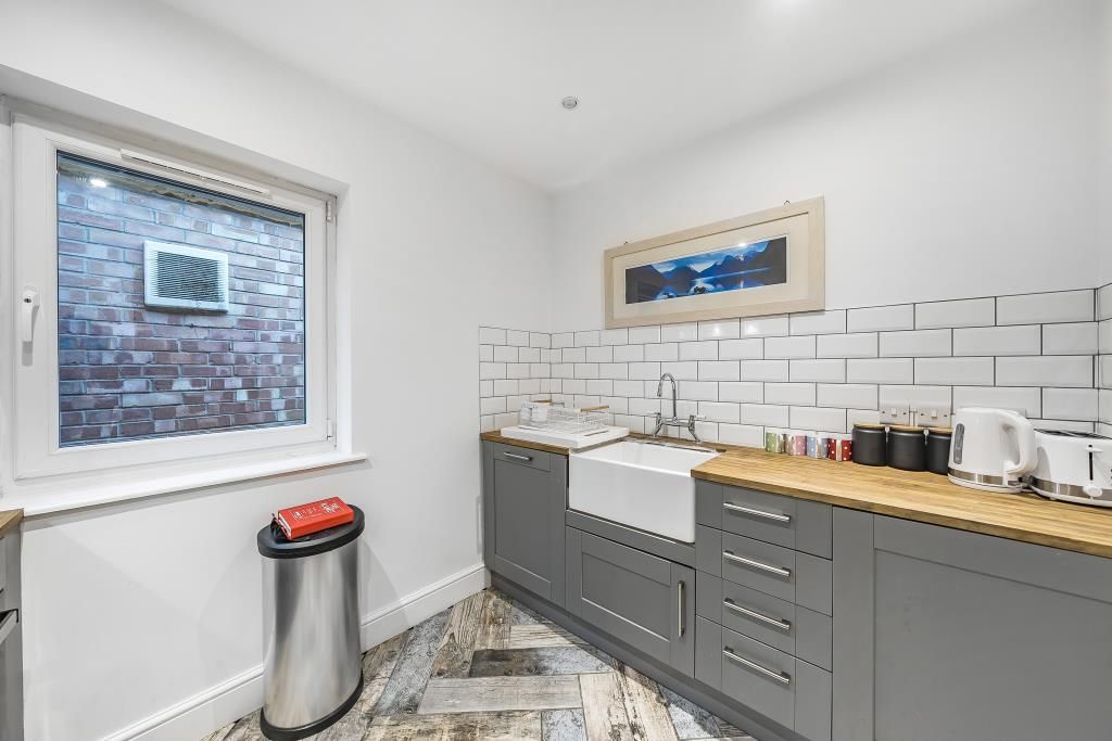 Property photo 3 of 10 Kitchen