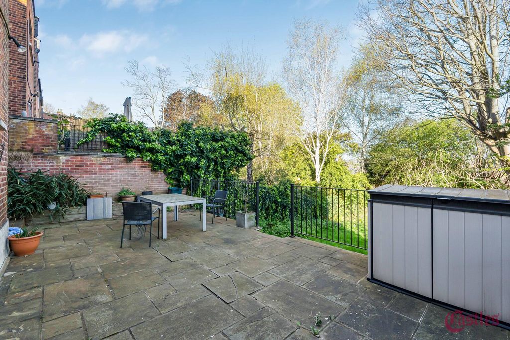 Property photo 2 of 13 Terrace / Patio