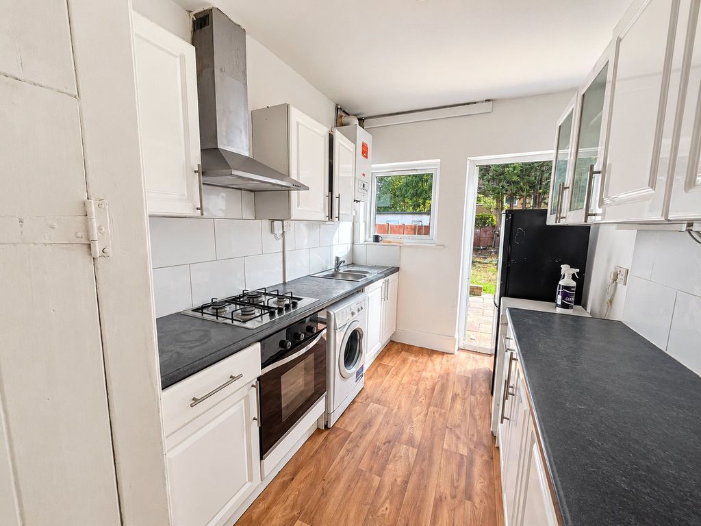Property photo 3 of 7 Kitchen