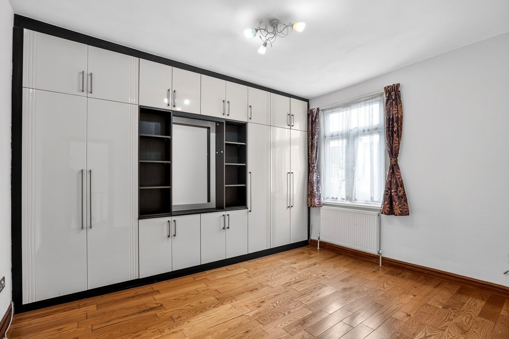 Property photo 2 of 19 Bedroom