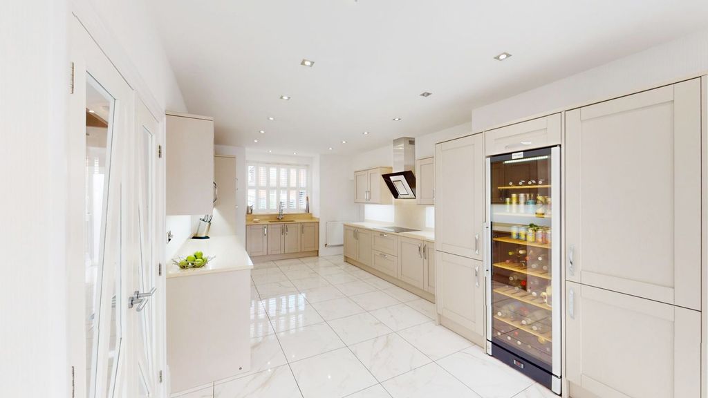 Property photo 3 of 64 Kitchen