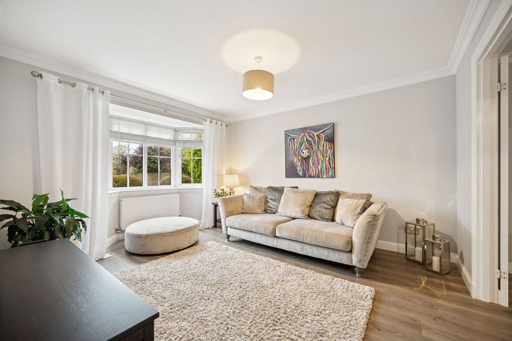 Property photo 3 of 32 Lounge