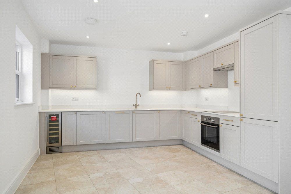 Property photo 2 of 17 Kitchen