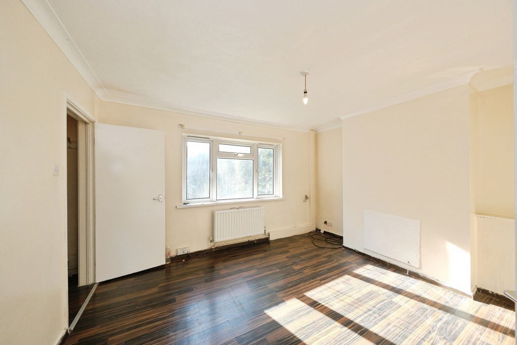 Property photo 3 of 20 Pbox-Img.Jpg