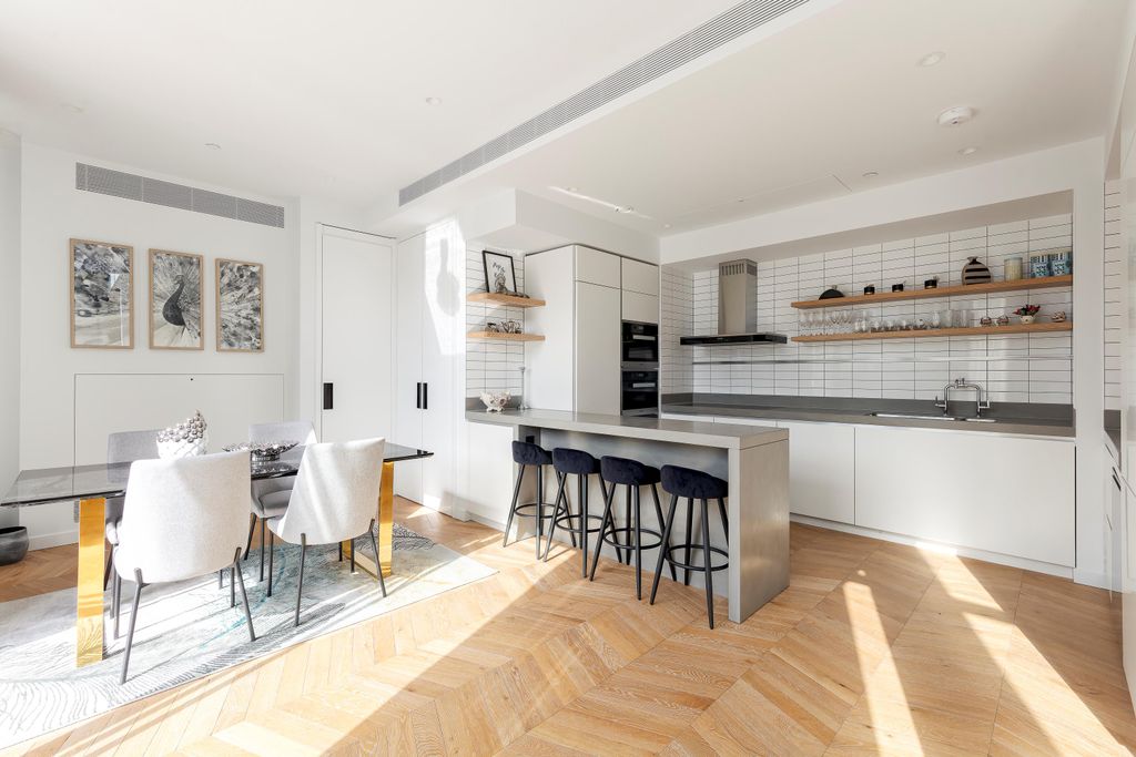 Property photo 3 of 20 Image