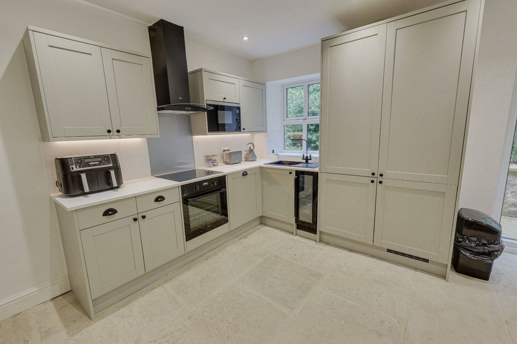 Property photo 2 of 14 Picture No. 08