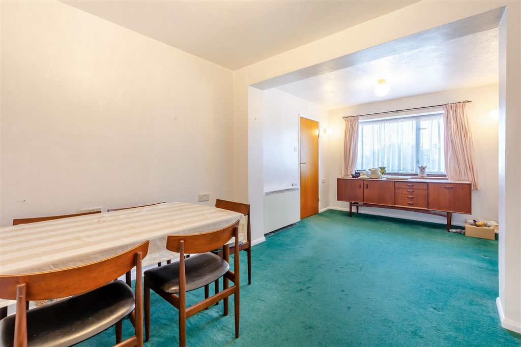 Property photo 3 of 18 8703035-Interior09.Jpg