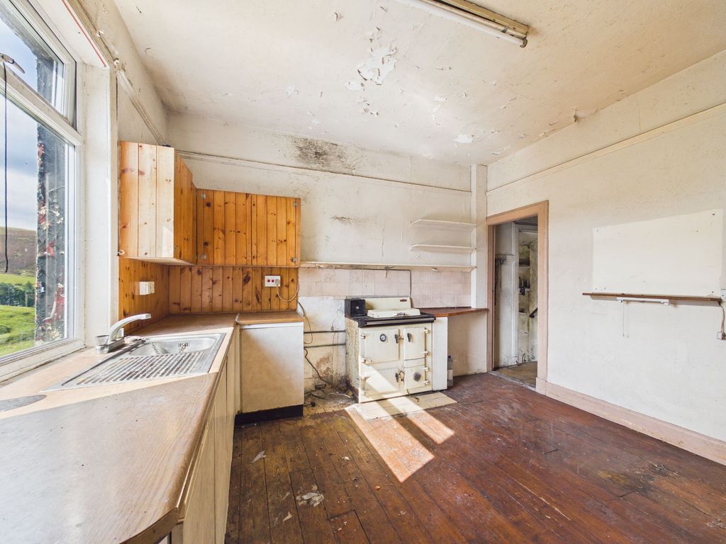 Property photo 3 of 17 Kitchen