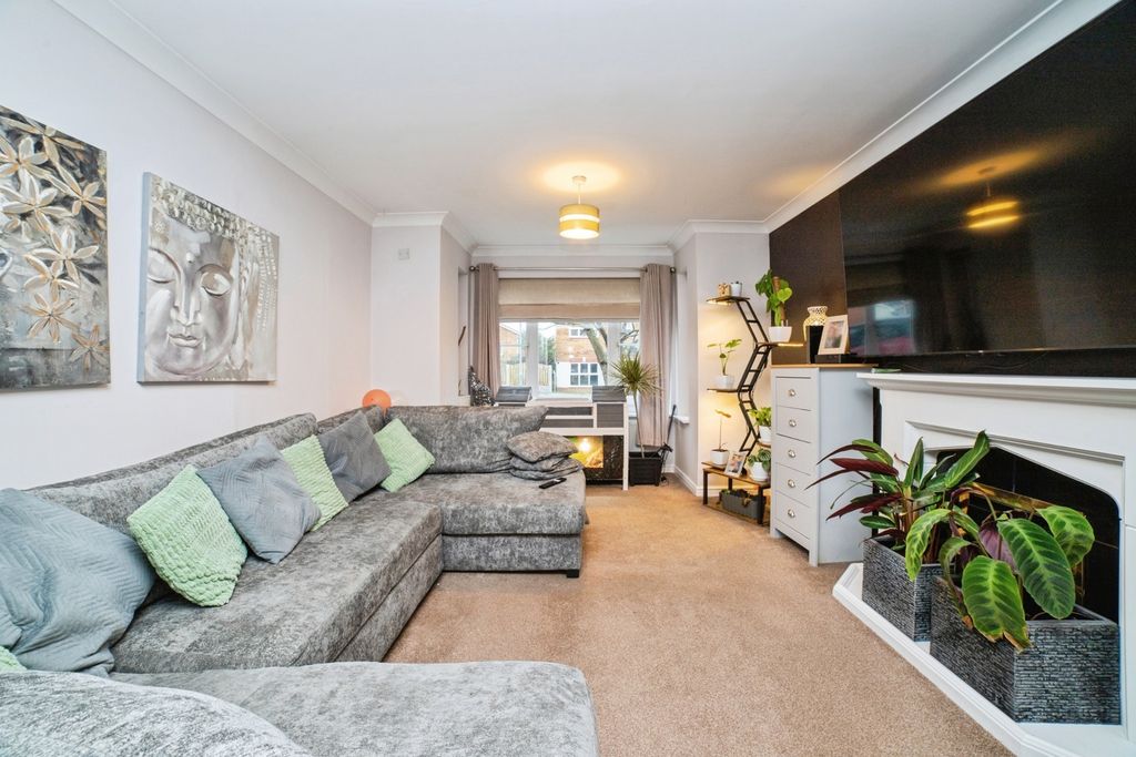 Property photo 2 of 26 Lounge