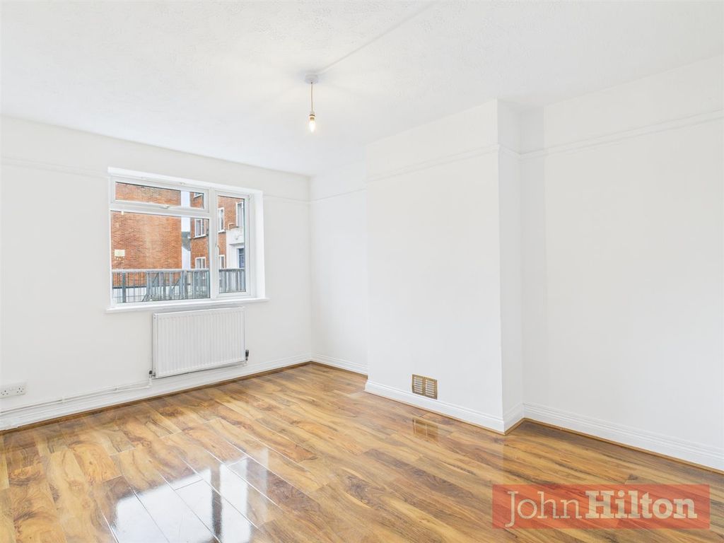 Property photo 3 of 10 Cam02534G0-Pr0565-Still006.Jpg
