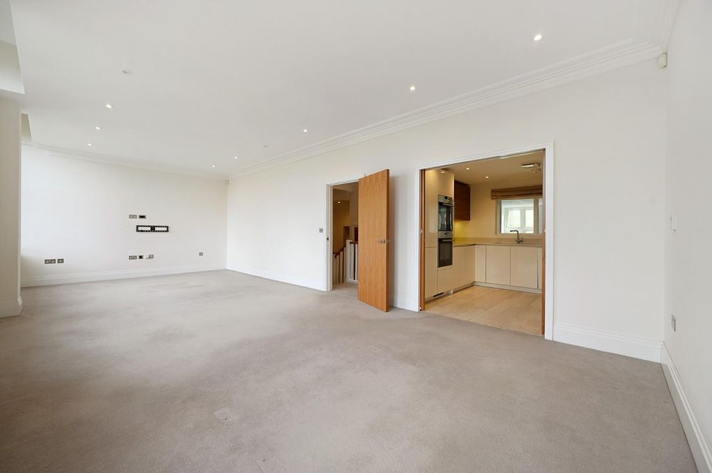 Property photo 3 of 14 Rctec- Flat 13 Havana Drive- Reception 6 (1).Jpg
