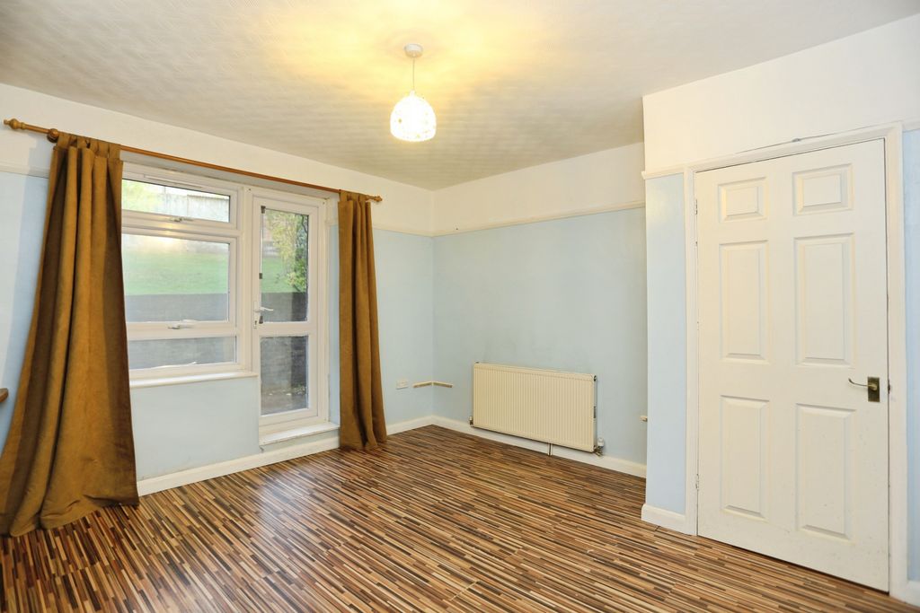 Property photo 3 of 10 Lounge