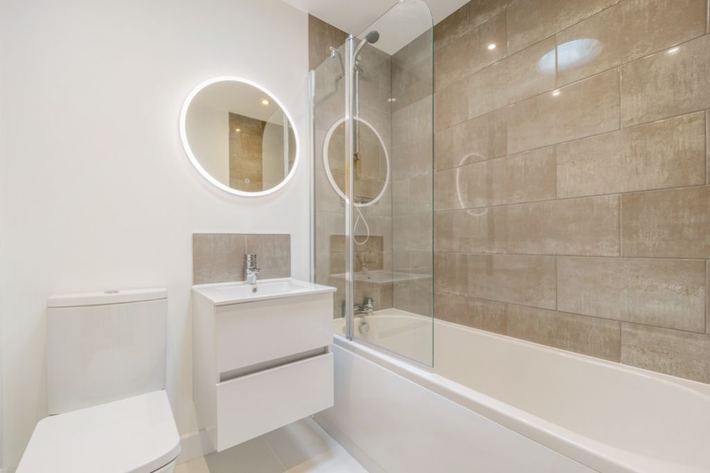 Property photo 3 of 20 23 Bathroom