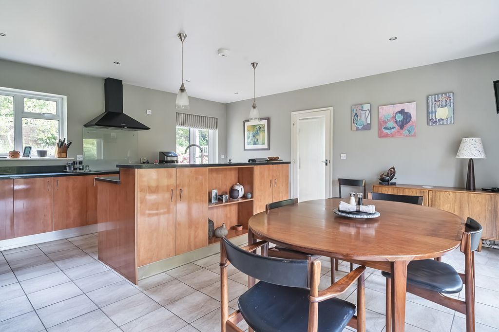 Property photo 3 of 15 Kitchen/Dining Room