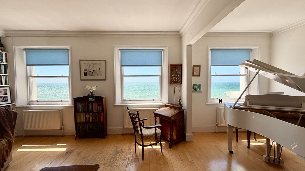 3 bed flat for saleChichester Terrace, Brighton, East Sussex BN2 photo 5
