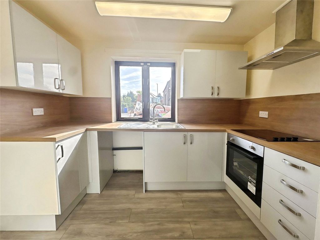 Property photo 2 of 10 Kitchen