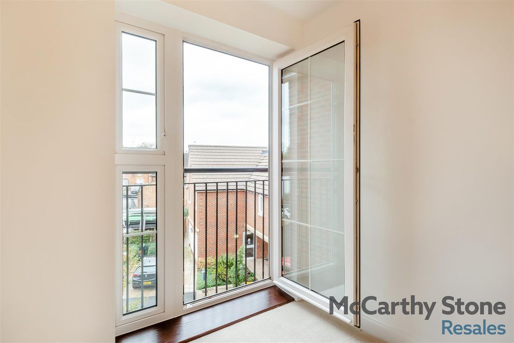 Property photo 1 of 32 8670684-Interior07.Jpg