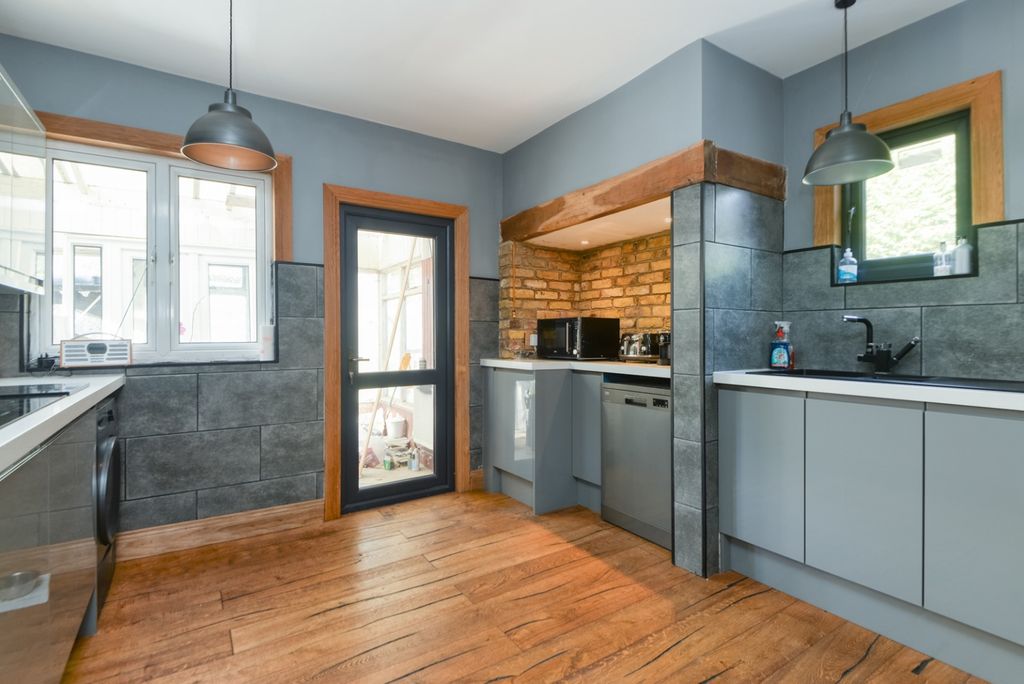 Property photo 3 of 24 5061518