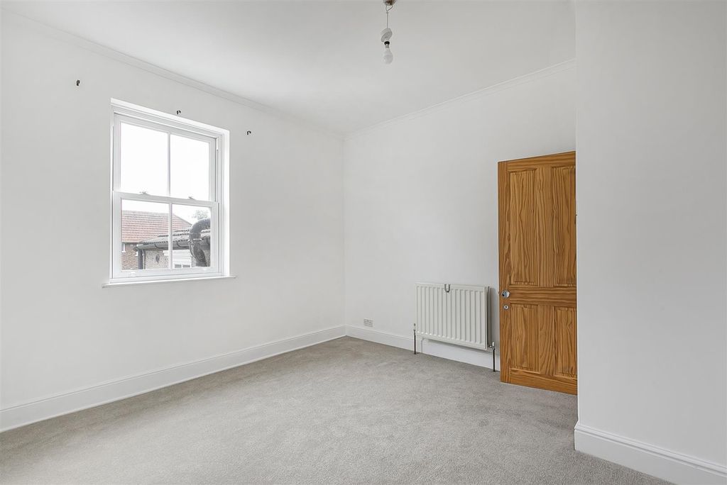 Property photo 3 of 11 3