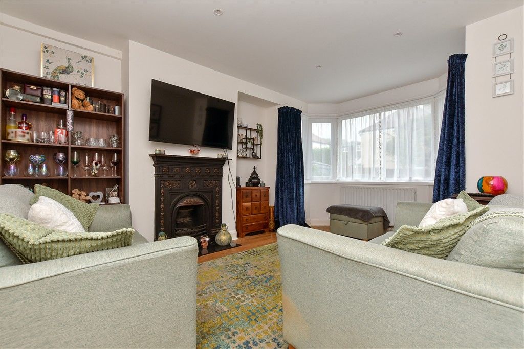 Property photo 1 of 18 Living Room