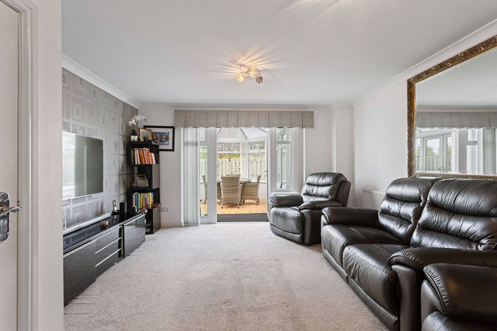 Property photo 2 of 28