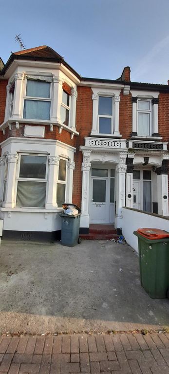 Property photo 1 of 9 Ground Floor Flat With Garden To Rent