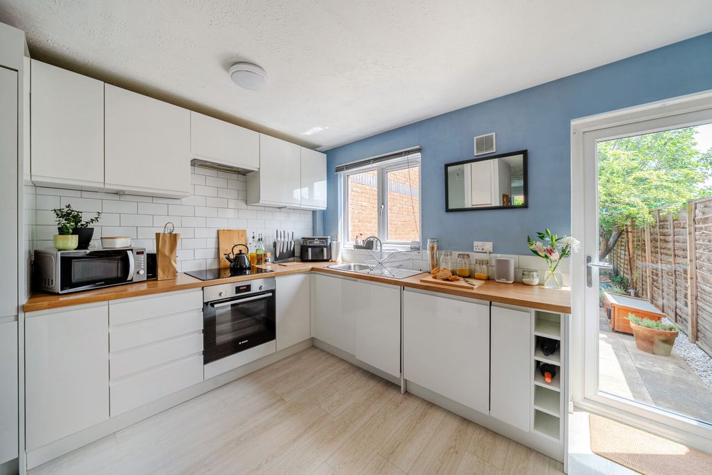 Property photo 3 of 21 1480417-15-6A33F5...