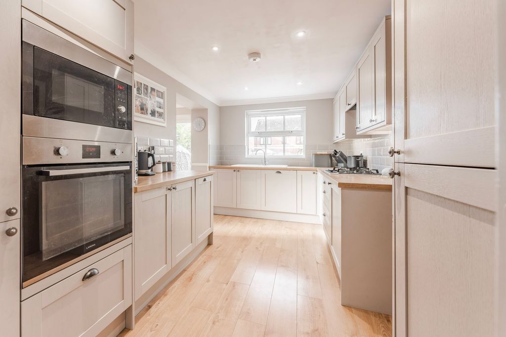 Property photo 2 of 24