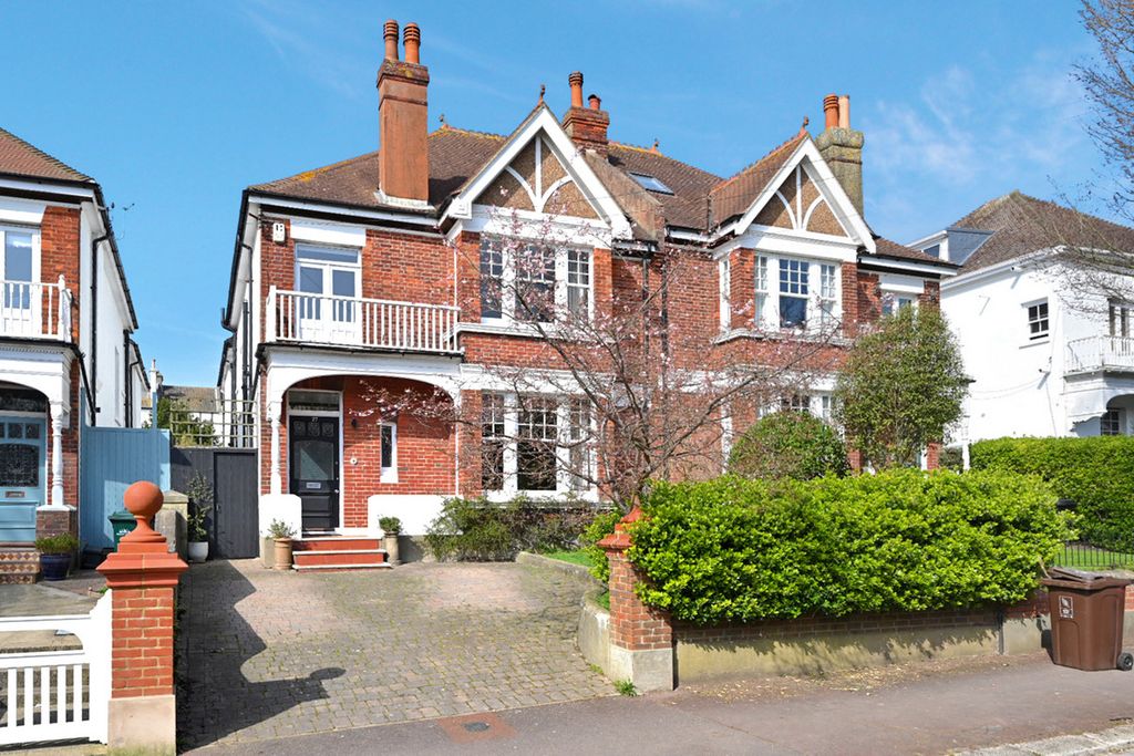 Property photo 1 of 34