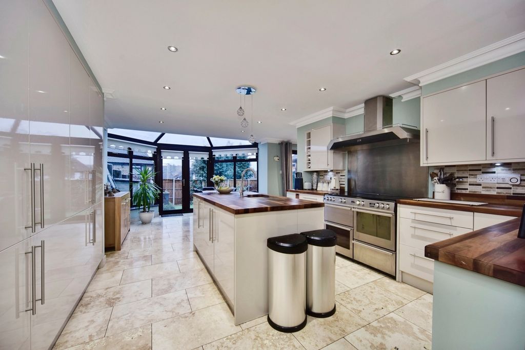 Property photo 2 of 28 Pbox-Img.Jpg