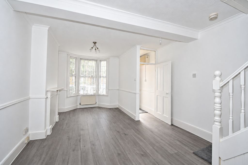 Property photo 2 of 7 3671633