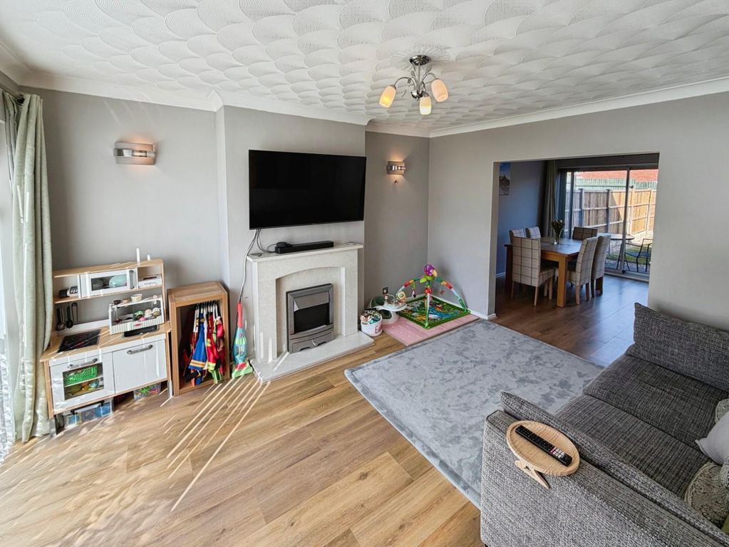 Property photo 3 of 32 832E7008--40Fd-B15D-4A29647BA882-26868-00000943D69