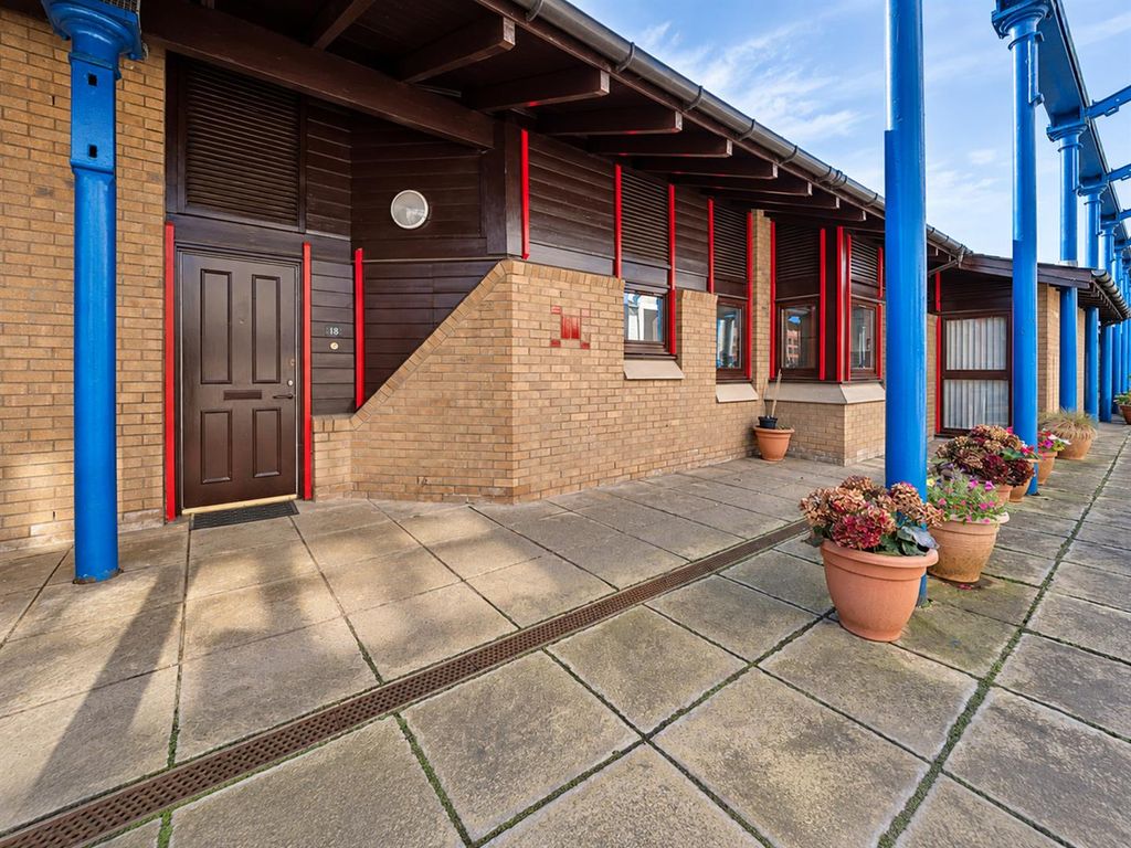 Property photo 2 of 18 18 Braehead Methven Walk Dundee-1.Jpg