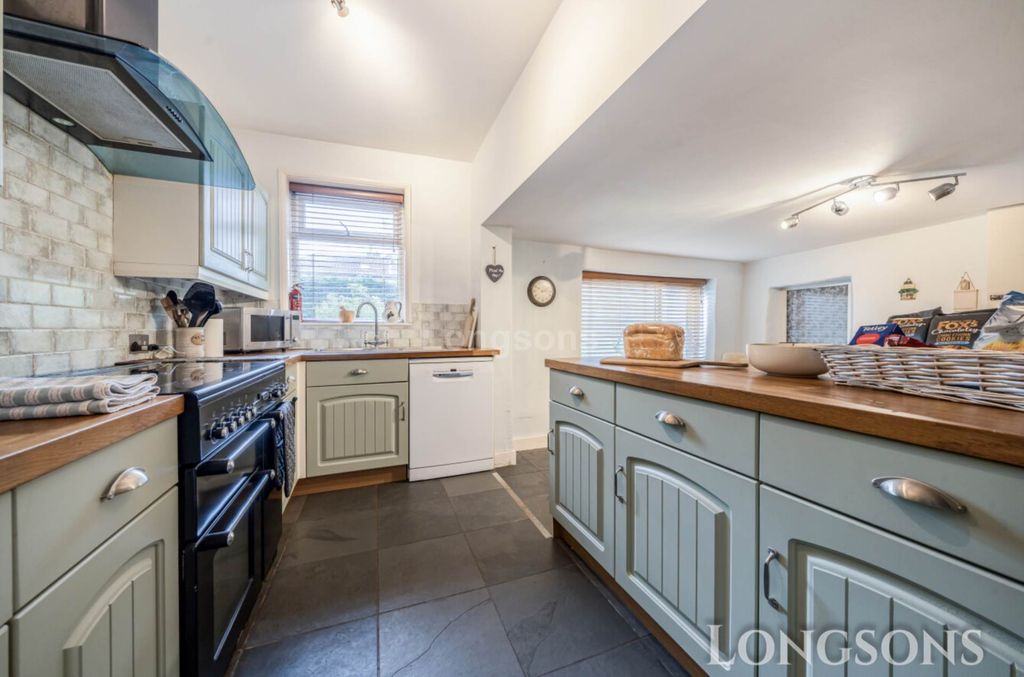 Property photo 3 of 21