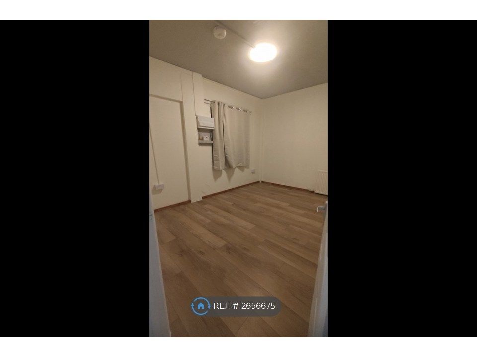 Property photo 3 of 8 Bedroom