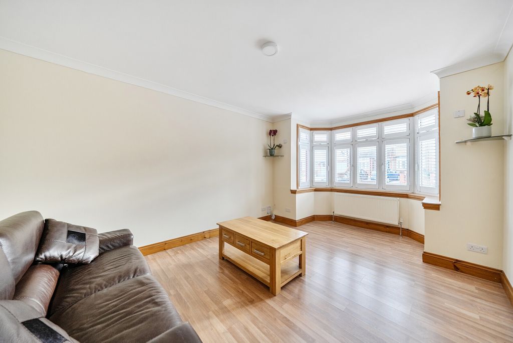 Property photo 2 of 20 Sitting Room