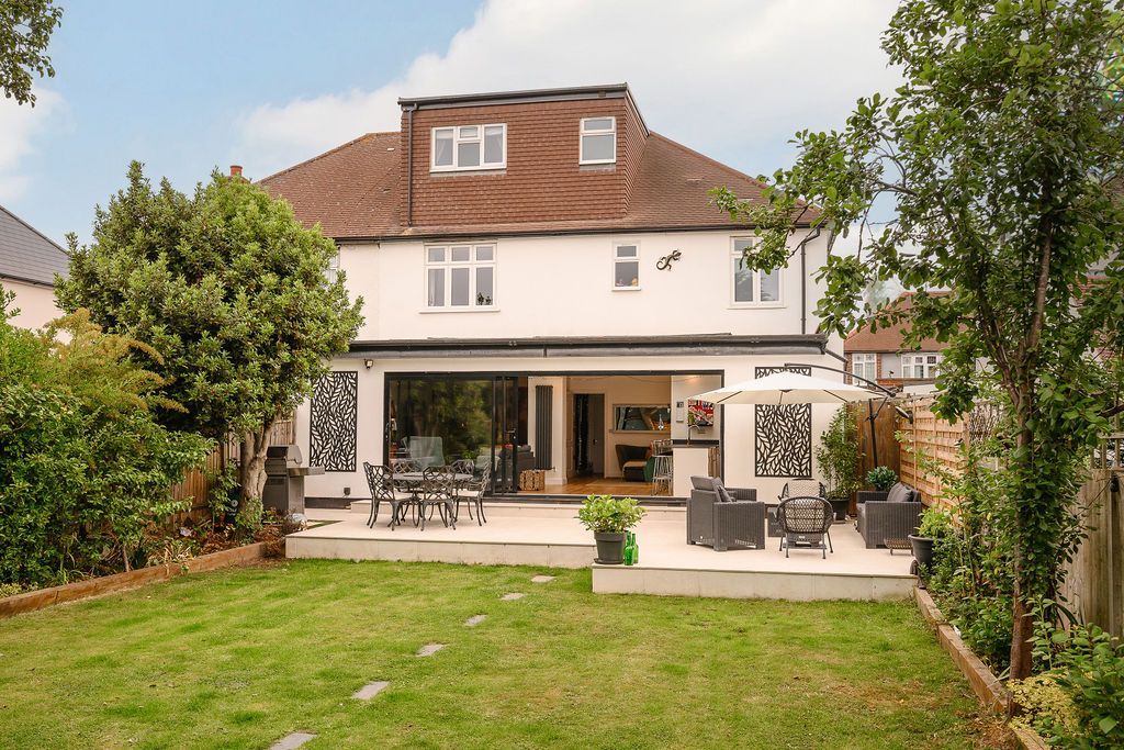 Property photo 2 of 31