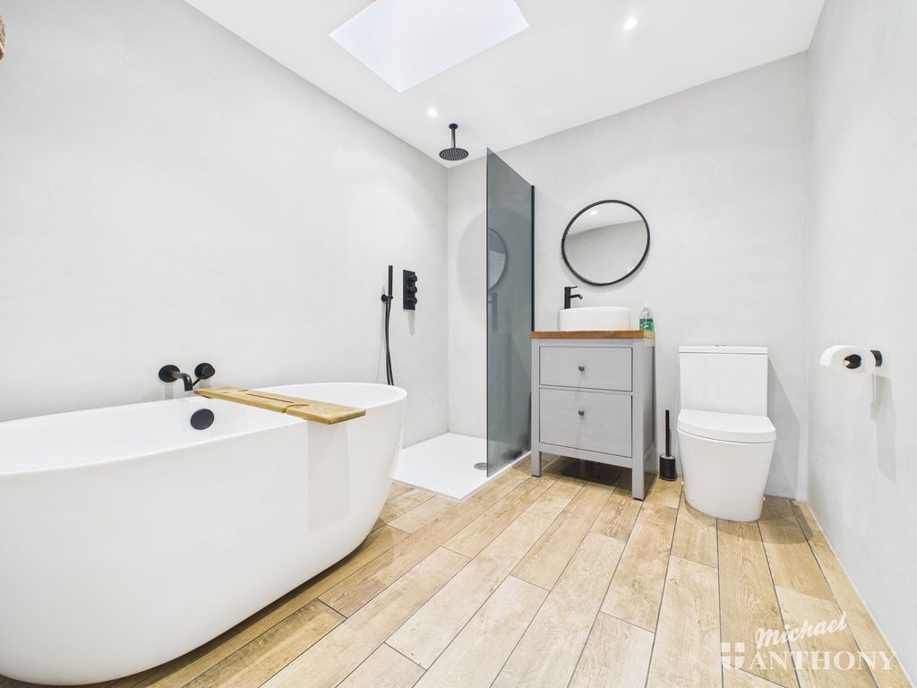 Property photo 3 of 24 Cam02773G0-Pr0362-Still008