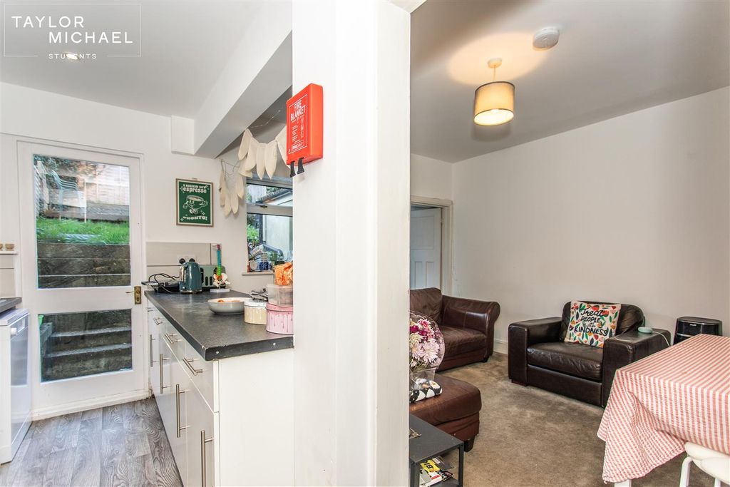 Property photo 3 of 20 Kitchen