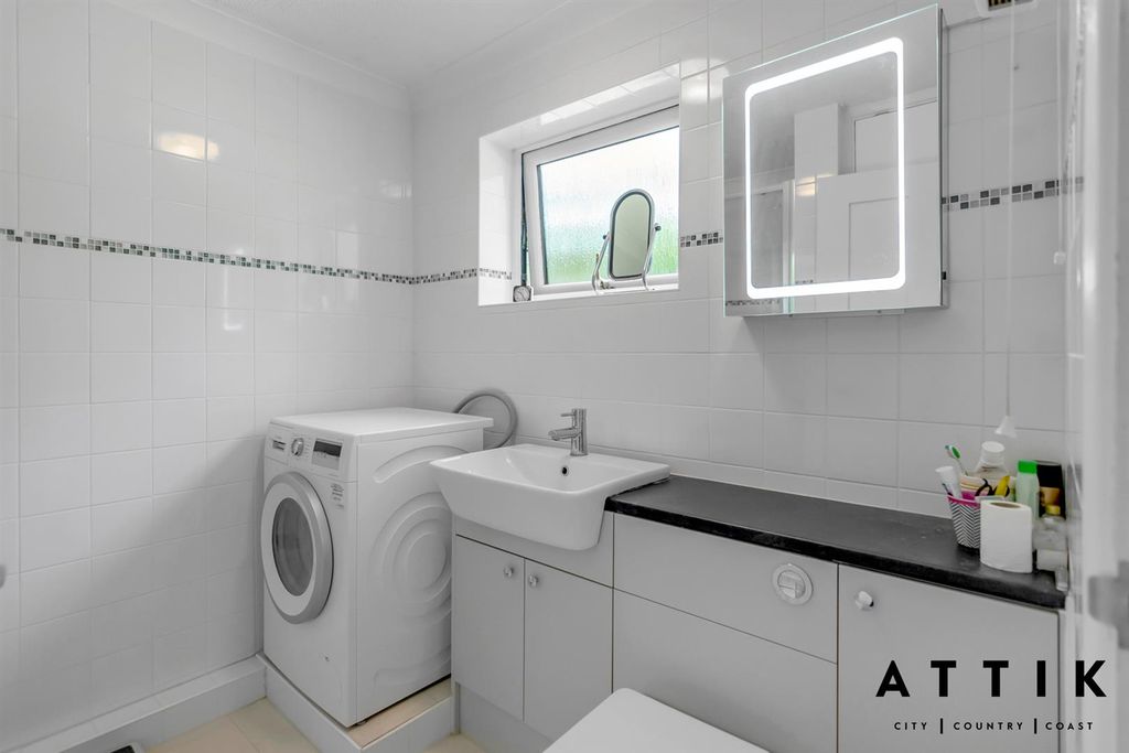 Additional image 7 of 2 bed flat for saleThe Limes, London Road, Halesworth IP19