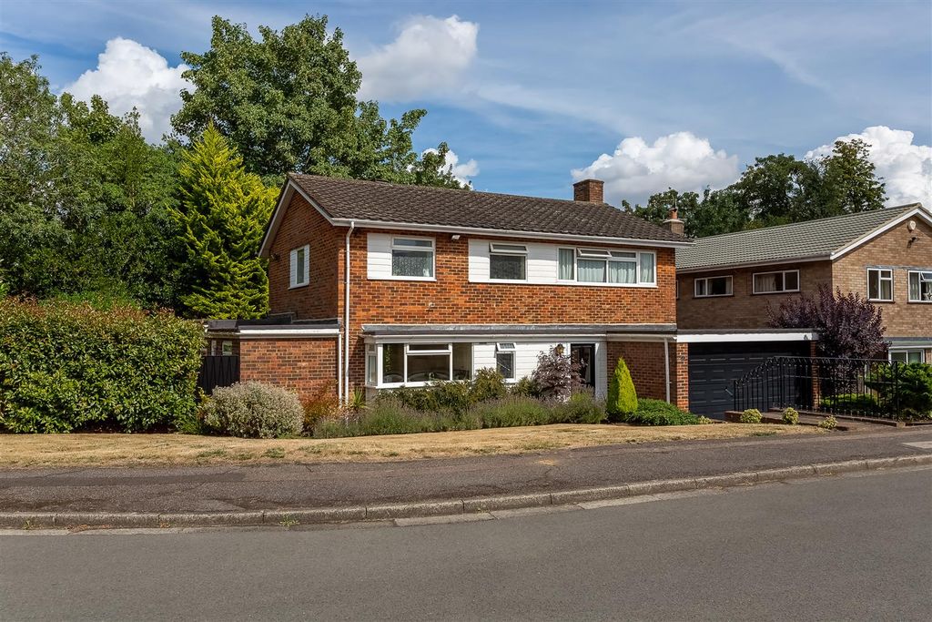 Property photo 1 of 29 House-Great-Ellshams-Banstead-103.Jpg