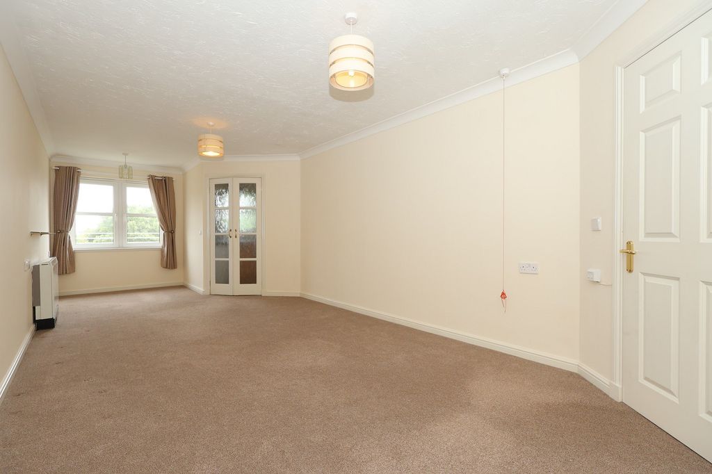 Property photo 2 of 11 Living Room