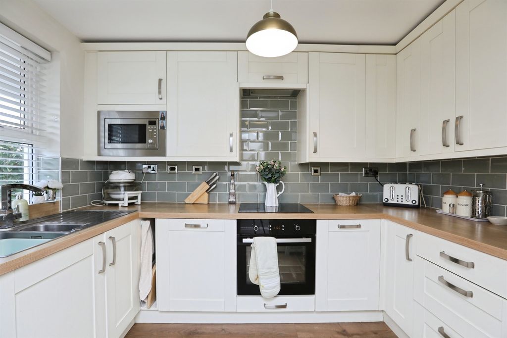 Property photo 2 of 22