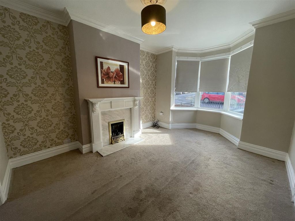Property photo 2 of 10 Lounge