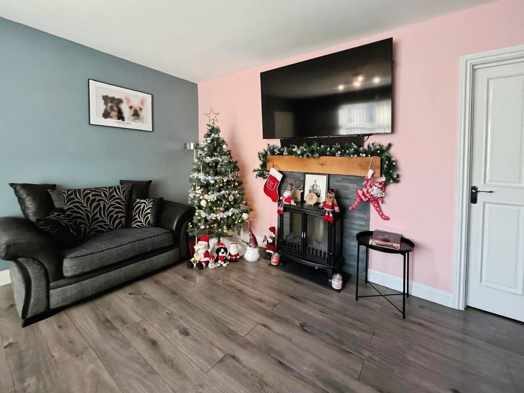 Property photo 2 of 17 4310192