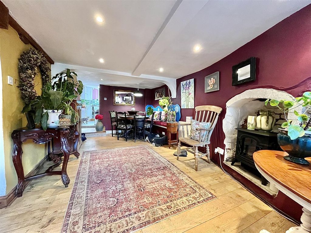 Property photo 3 of 25