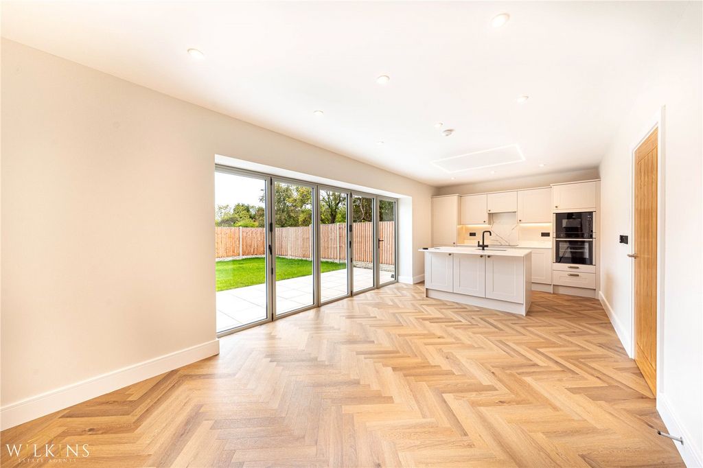 Property photo 2 of 32 Picture No. 23