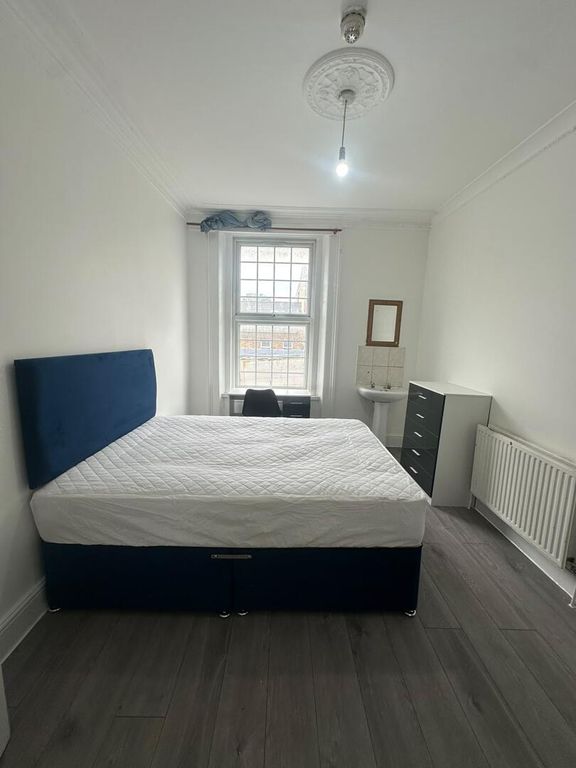 Property photo 1 of 4 Bedroom