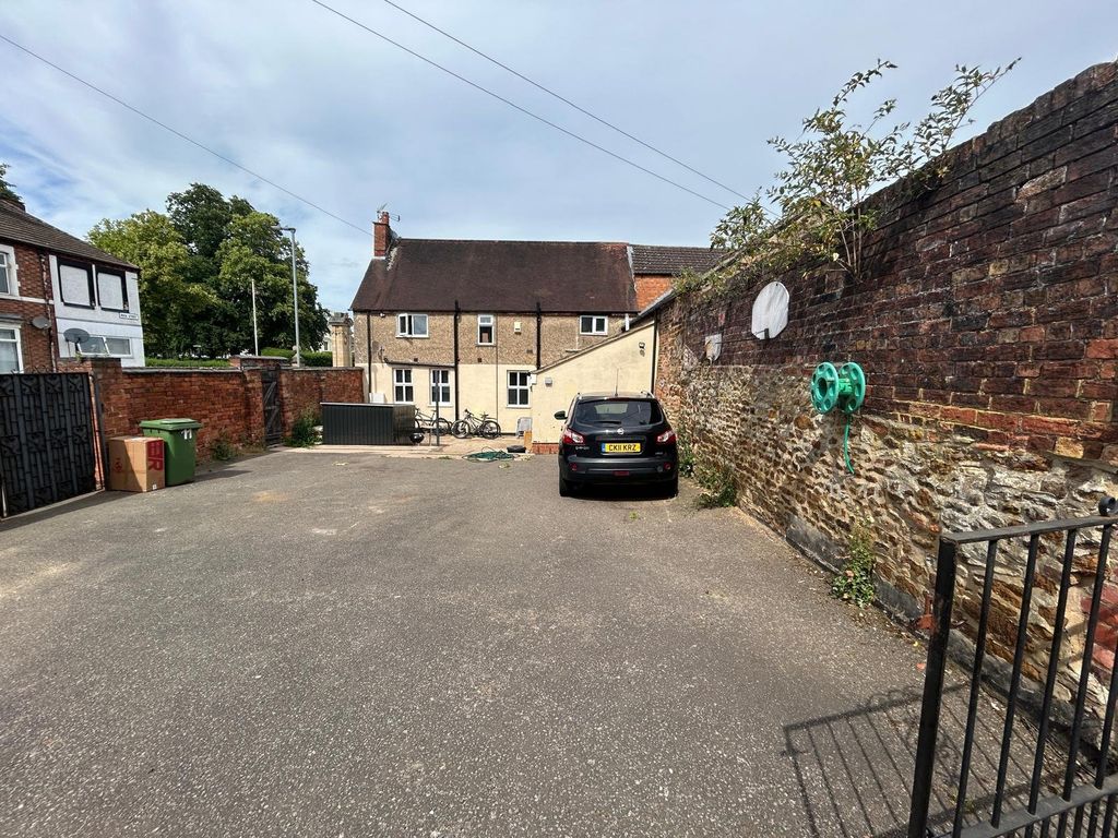 Additional image 5 of 21 bed flat for saleBroad Green, Wellingborough, Northamptonshire NN8