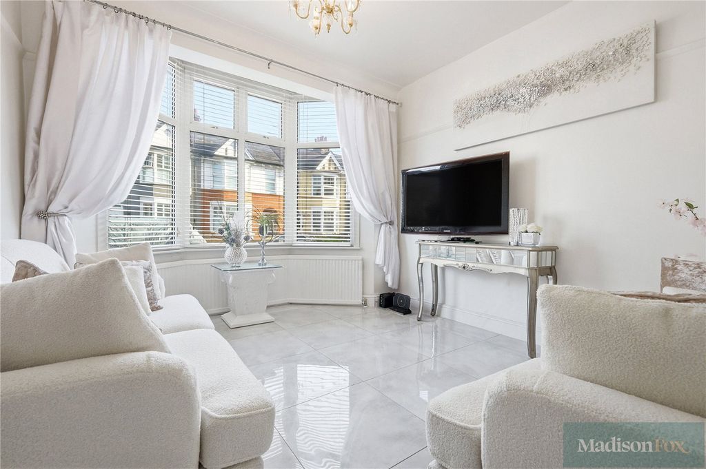 Property photo 2 of 24 Picture No. 11